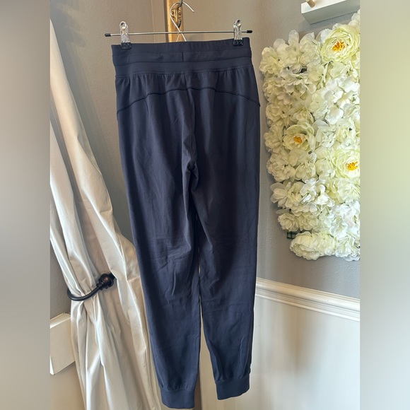 Lululemon Ready to Rulu HR Jogger SZ: 4 Full length retails$118 - Picture 3 of 6